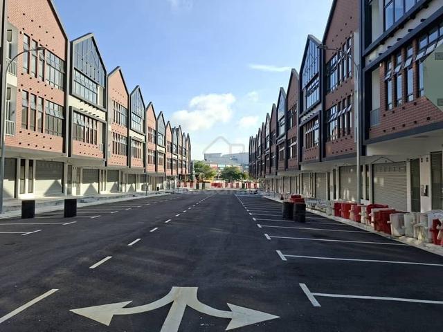 3 Storey Shoplot @ Jalan Sutera Tanjung 8/x, Sutera Utama, Skudai 1