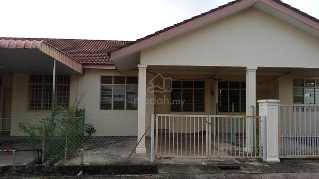 An intermediate unit single-storey terrace house (For Sale) 1