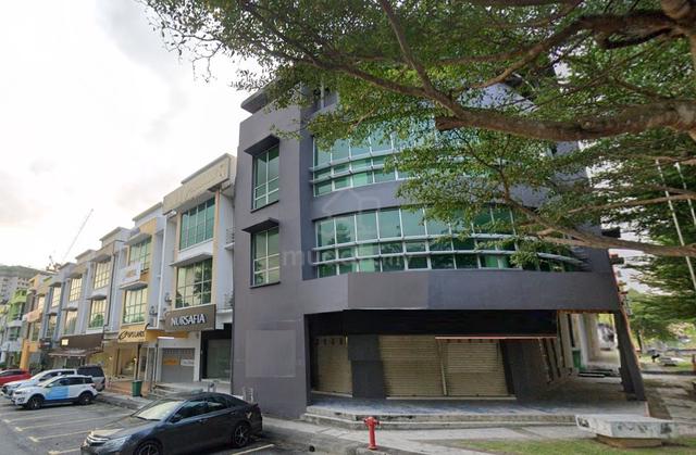 NEAR LRT+FACING MAIN ROAD 3 Storey Corner Shoplot Putra Heights 1
