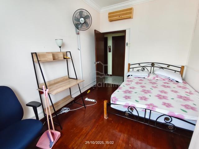 [Female Only] BISTARI MIDDLE Room (R3), PWTC LRT, KLCC View 1