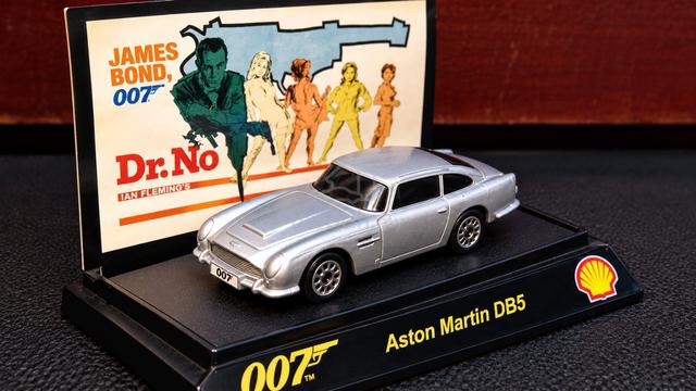Shell James Bond Aston Martin DB5 1:64  - DR. NO - photo 2 of 4