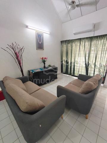 Usj 2 1.5 storey house for rent 1