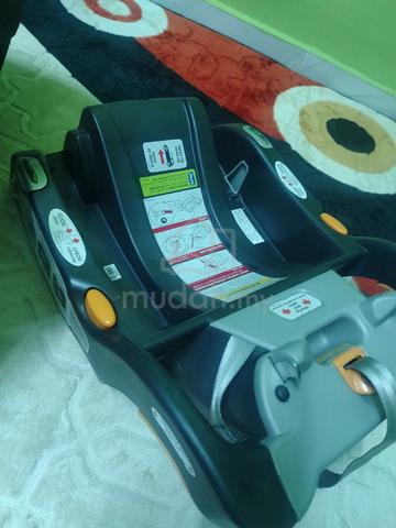 baby car seat (chicco keyfit 30) - photo 4 of 5