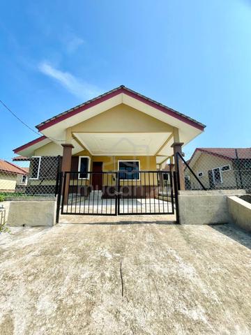 Rumah Banglo Pekan Kuala Berang 1