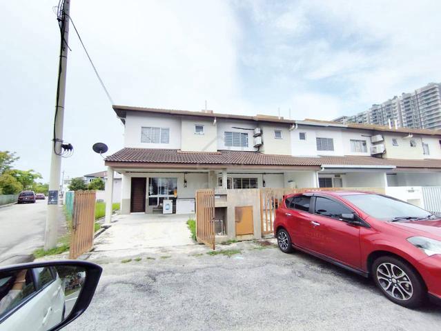 Double Storey Corner Lot Terrace House @ Desiran Bayu Puchong 1