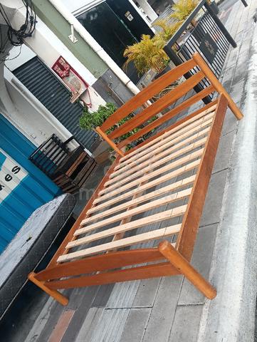 katil queen kayu sold  - photo 3 of 5