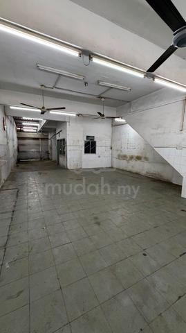 Jalan Pahlawan 2, Taman Ungku Tun Aminah - Double storey shop for Rent 1