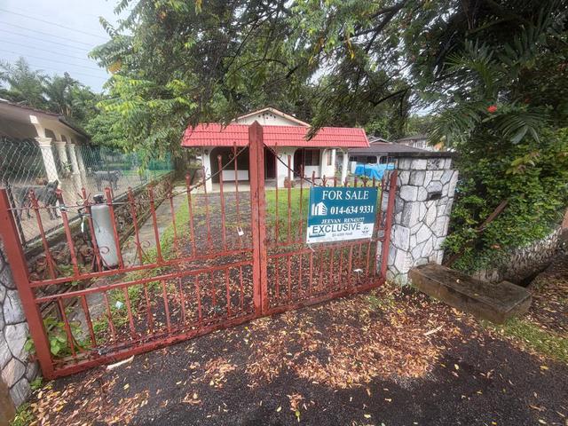 FREEHOLD Single Storey Bungalow United Garded 1
