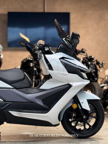 SYM CRUISYM 400 xmax forza adv - photo 41 of 42