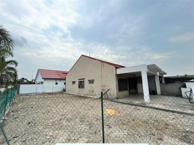 1 Sty House CornerLot Big Land [3r2b] Telok Panglima Garang behind 2CO 1