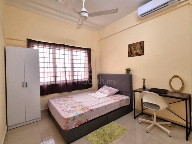 Middle Room at Seri Atria Apartment, Subang Bestari 1