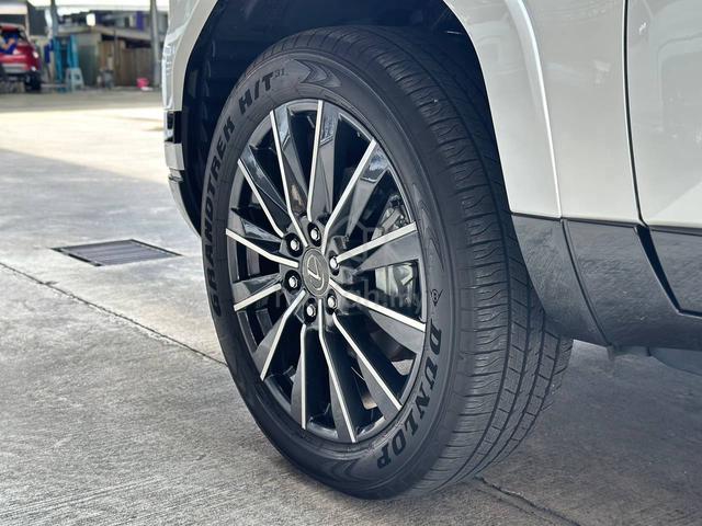 25 Lexus  GX550 Version L *Grade 5A / Pan Roof* - 4
