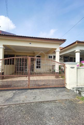 Terrace house parit buntar for rent 1