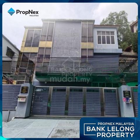 Massive 3 Storey Bungalow in Taman Connaught at RM1.17Mil Below Market 1