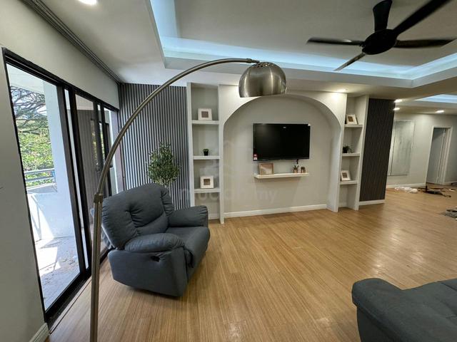 The Colonnades Condominium 1