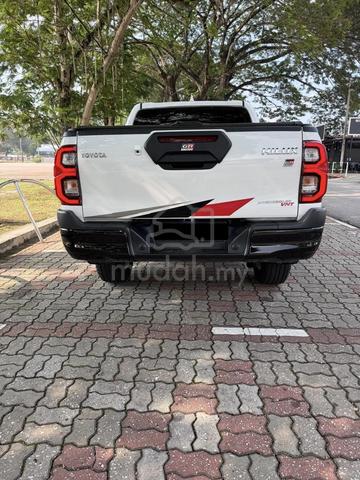 2025 Toyota HILUX 2.8 GR SPORT(A), 8000KM,LIKE NEW - 3