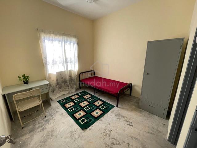Bilik Sewa Lelaki Rumah Landed Kota Seriemas/Enstek/KLIA/Kampung Jijan 1
