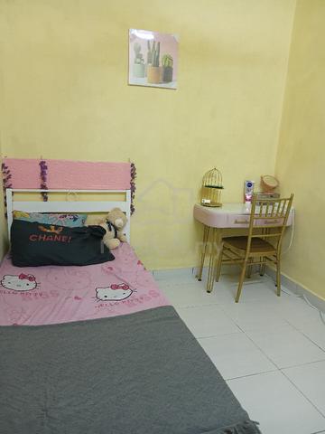Bilik sewa perempuan 1