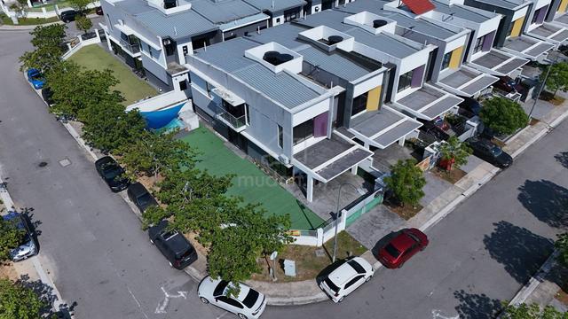 Dahlia Clover Seksyen U12 Shah Alam, 2 Storey Corner Lot with Pool 1