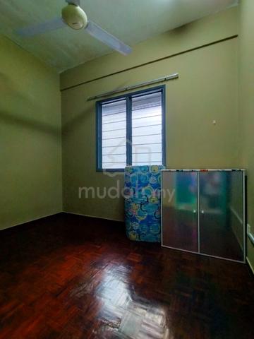 Single Small Bedroom For Female Only, Bandar Country Homes, Rawang. 1