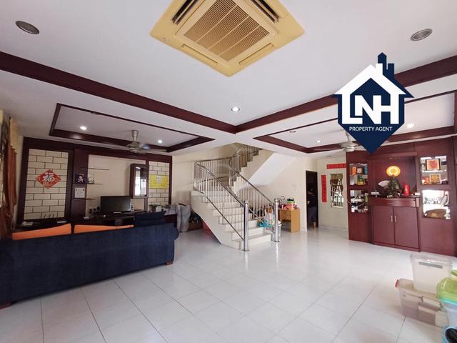 prime location semid for sale 2.5 storey legenda Lagenda heights 1