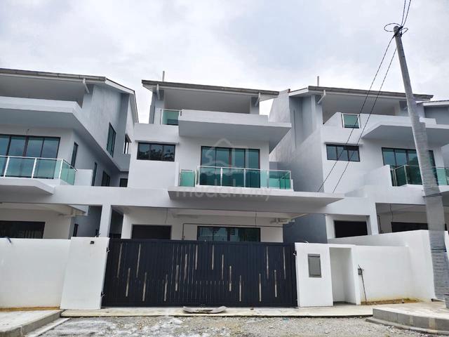 3-storey Cluster Semi D for SaleTaman Serumpun Berapit 1
