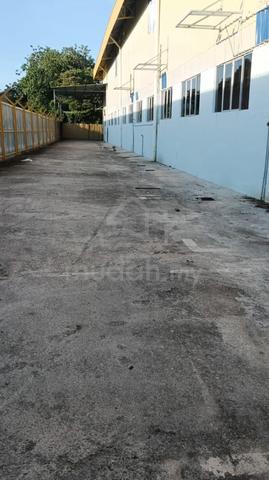 Clean & Large Detached Factory /warehouse For Rent  1