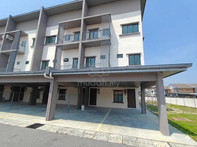 [FOR SALE] D'everglades Townhouse @ Stutong Baru 1