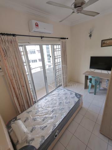 Room Walking distance to USM east door 1