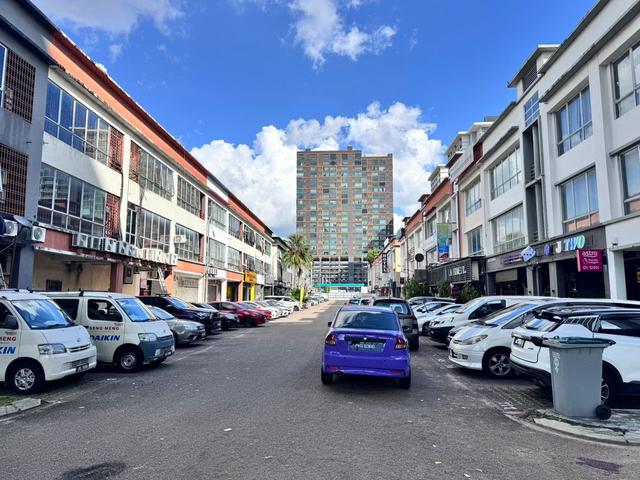 Mount Austin - 3 Storey Shop For Sale 1