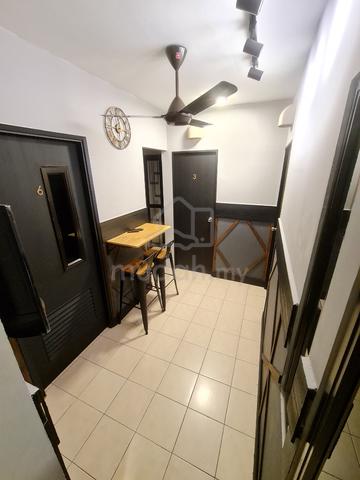 Pusat Komersial Seksyen 7 Shah Alam | Bilik Sewa Level 1 – WANITA 1
