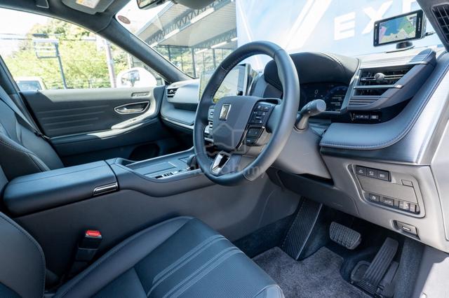 2025 Toyota CENTURY SUV 3.5 Black Interior - 3