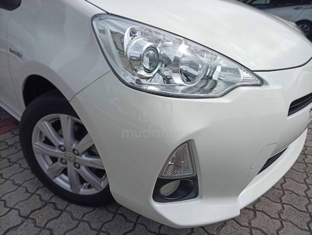2012 Toyota PRIUS C 1.5 (HYBRID) (A) - 2