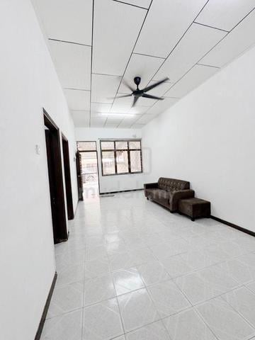 taman daya jalan pinang terrace superlink car porch aircond extended 1