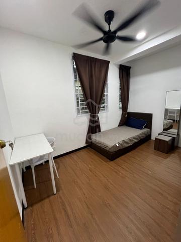 Direct Owner | Female | UTM Skudai | Kempas | Paradigm Mall 1