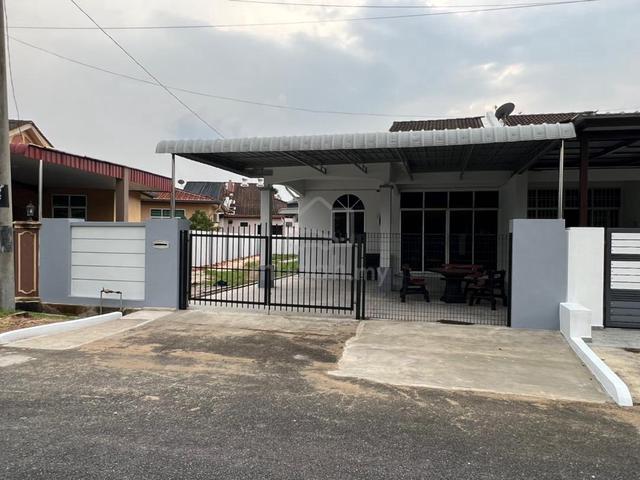 SEMI D HOUSE SPACIOUS!!PRIME LOCATION!!Price NEGOTIABLE!!HOT SELLING!! 1