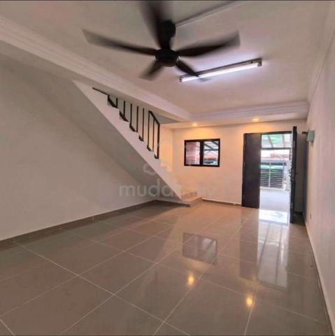 Taman Daya 🔥 Below Market Double Storey Fully Renovated 1