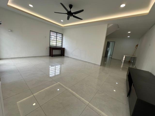 Fully Renovated Bukit Kempas @ 2 Storey Corner Lot Unblock View 2