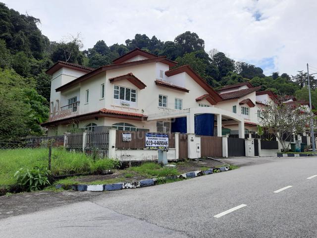 Tanjung Bungah double-storey semi-detached house with large compound 1