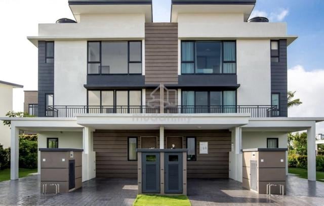 1.5 Sty Emerald Residence Diamond City Townvilla 1390sqft NEWCONDITION 1