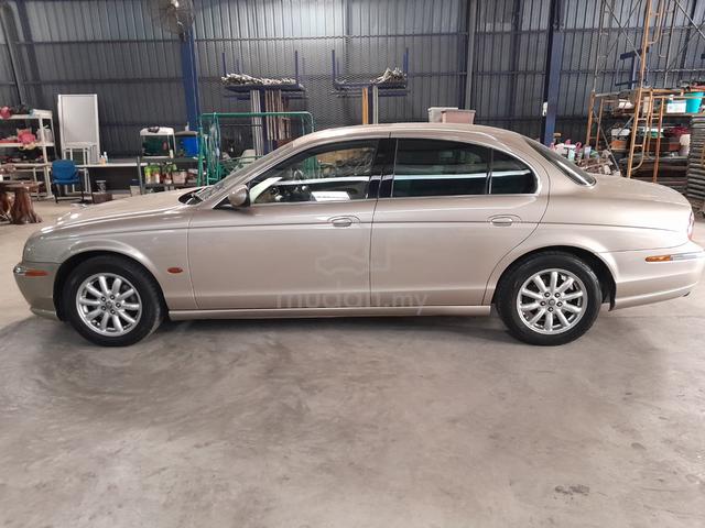 2002 Jaguar S-TYPE 2.5 LUXURY (A) - 1