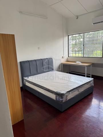 Taman Connaught room for rent 1