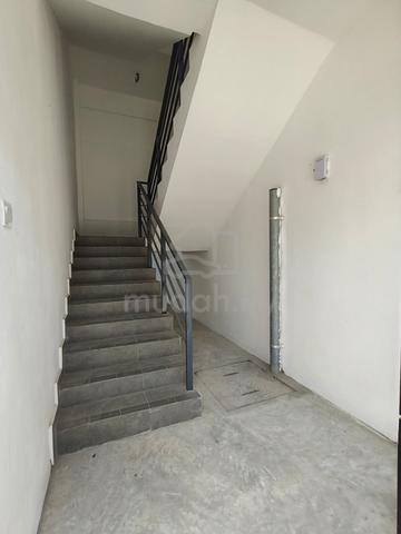 Penampang Donggongon Avenue I Park Plaza Inovasi Industrial Corner uni 4