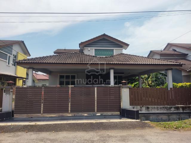 Freehold Gated 1.5 Storey Bungalow Durian Tunggal 5 Bedroom Melaka 1