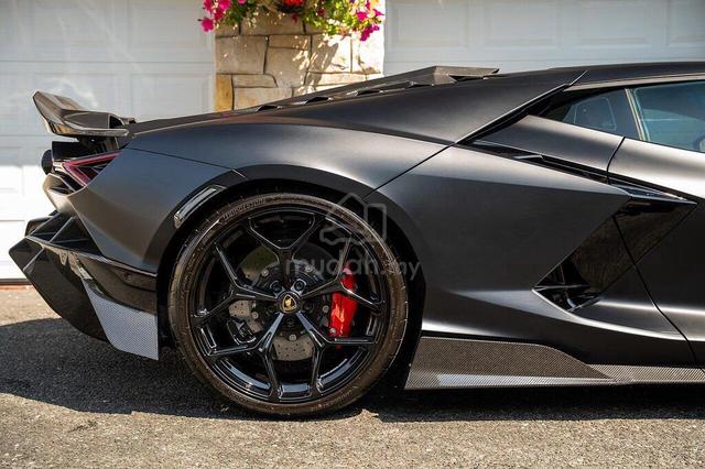 1 OF 1 2025 Lamborghini Revuelto 6.5 V12 800 MILES - 3