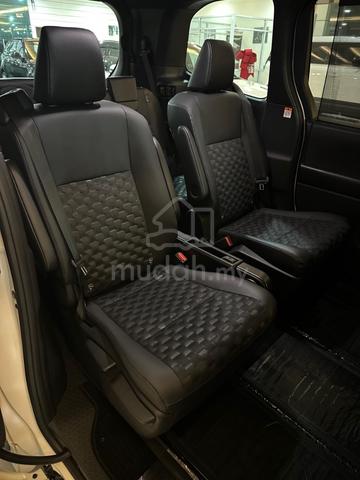 [ GRADE 5A ] 2023 Toyota VOXY S-Z (A) 17K KM - 4