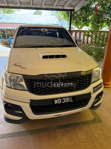 2015 Toyota HILUX 2.5 G TRD SPORTIVO (A) - 2