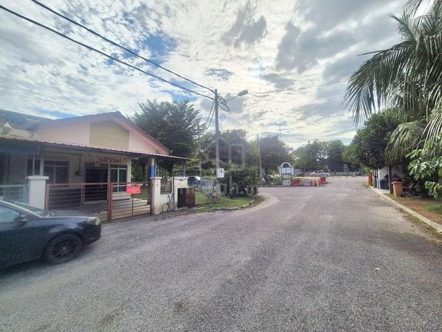 CORNER LOT FREEHOLD 3197ft Single Storey House Semenyih Permai 5