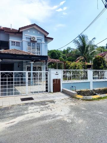 Newly Re-furbished Double Storey Corner Lot With Huge Land - House for