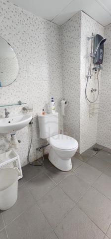 Newly Renovated Master Bedroom attached Bathroom with Aircon & Wifi 5